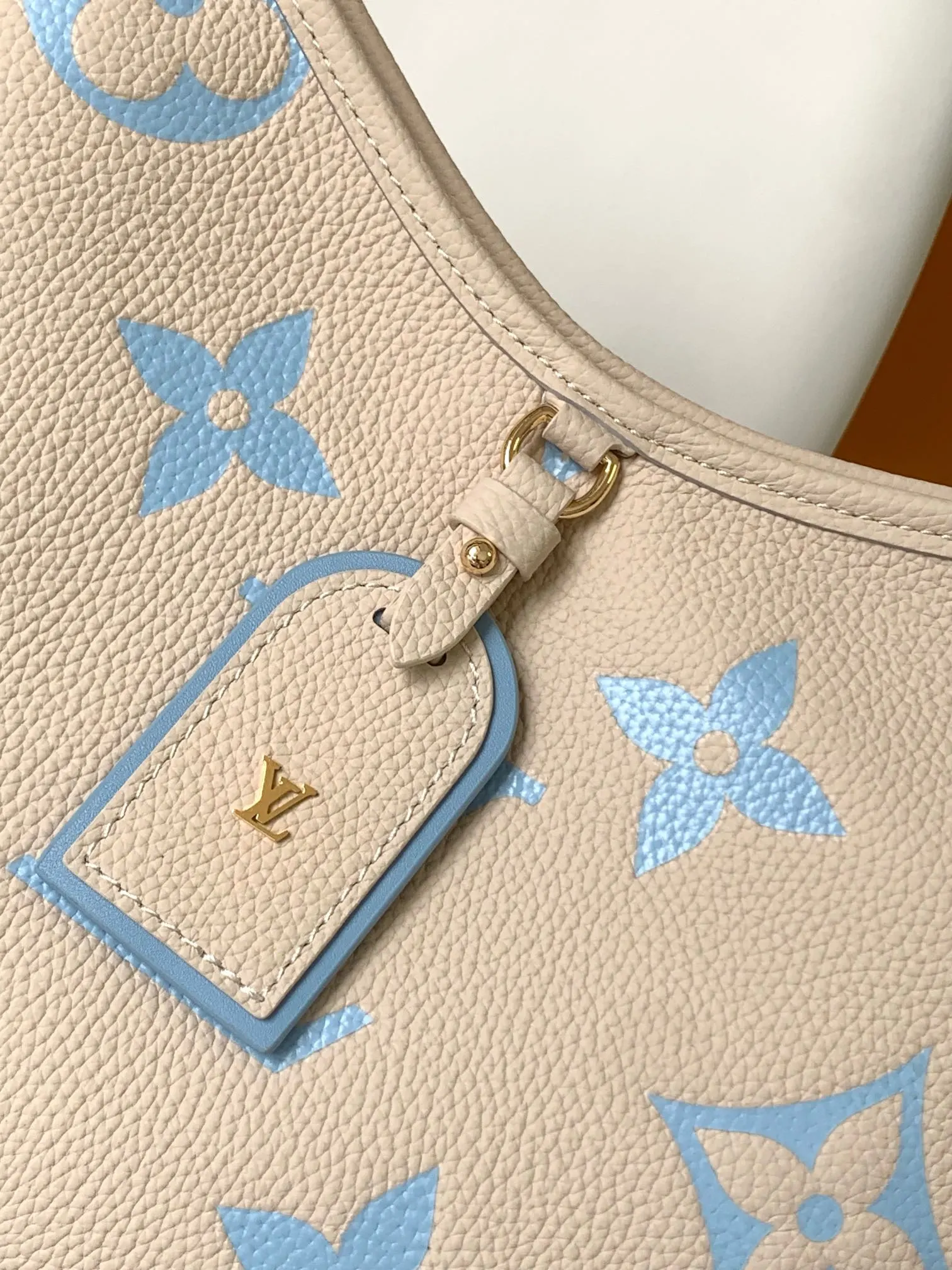 LV white and blue color scheme clutch bag Image 5 LV white and blue color scheme clutch bag Image 5