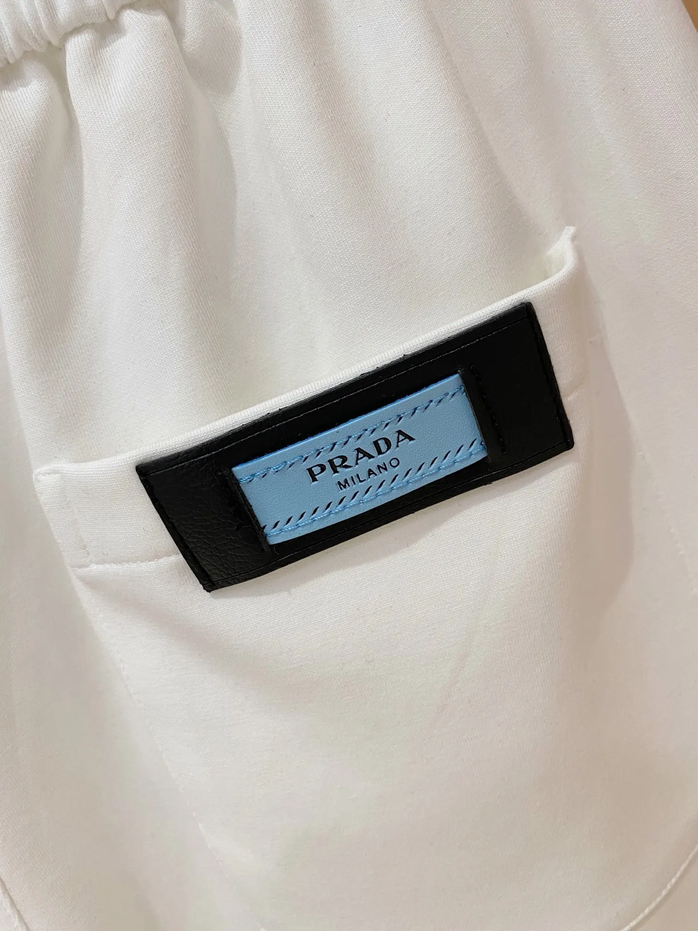 PRADA 短裤 休闲宽松款