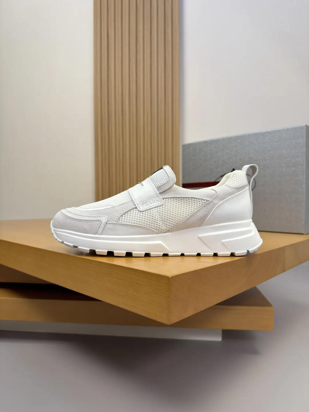PRADA 牛皮 帆布 Logo 运动鞋 休闲运动款