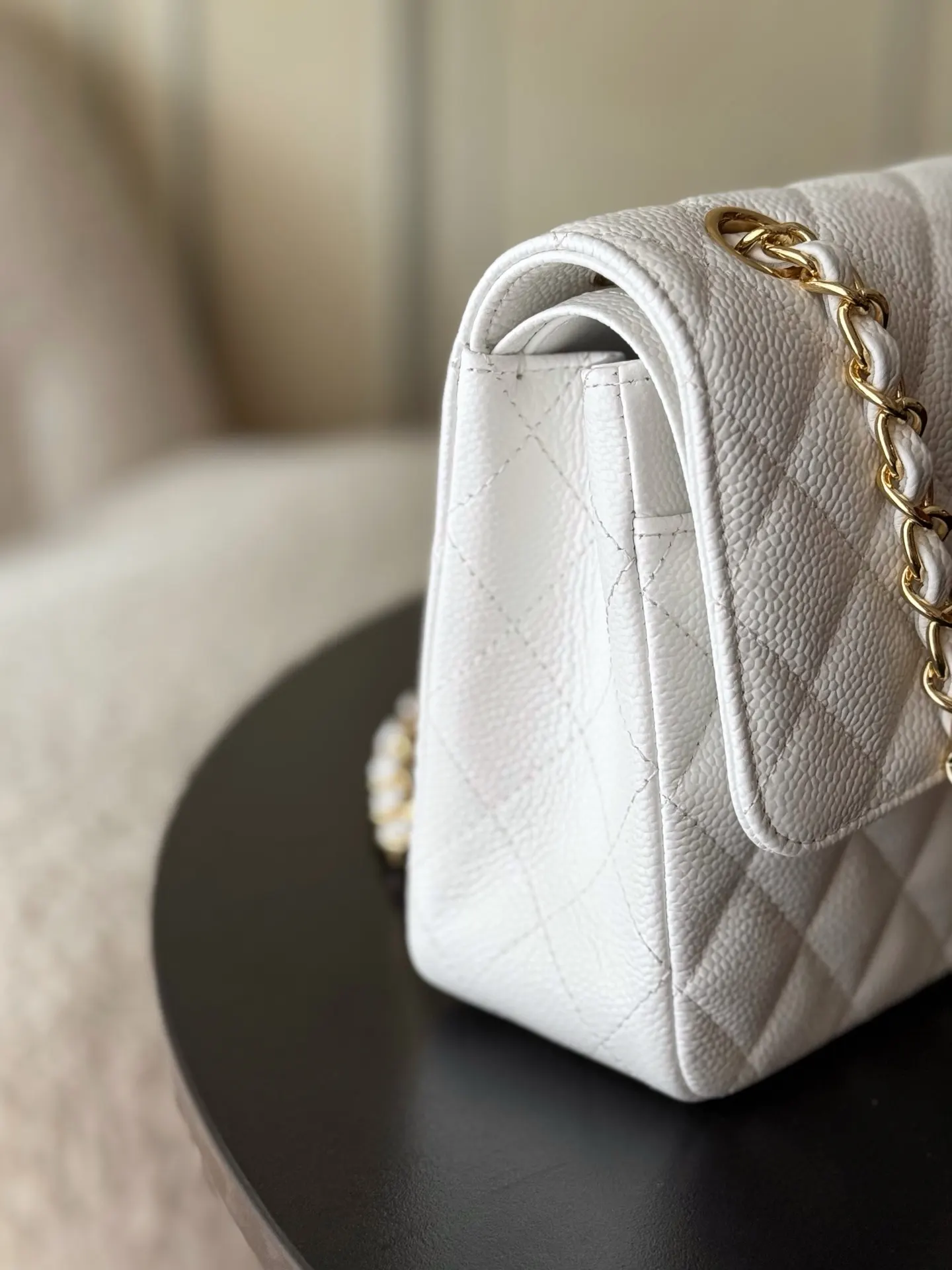 CHANEL 白色牛皮菱格链条包 金扣款