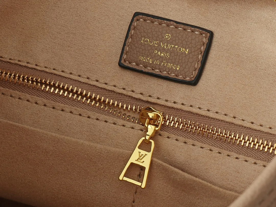 CarryAll Monogram 手拿包 精致手拿款