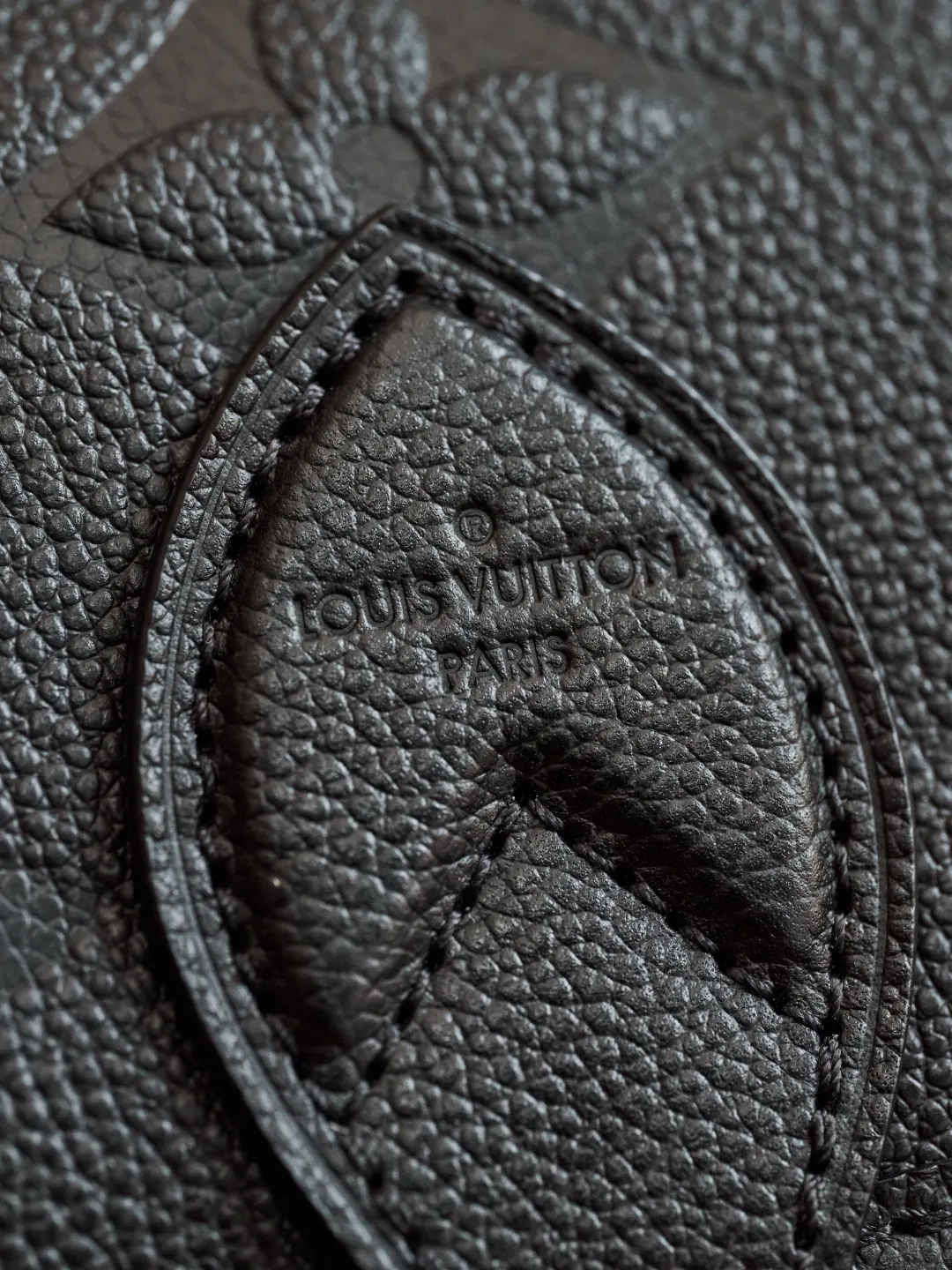 Louis Vuitton 黑色 Monogram 斜挎包