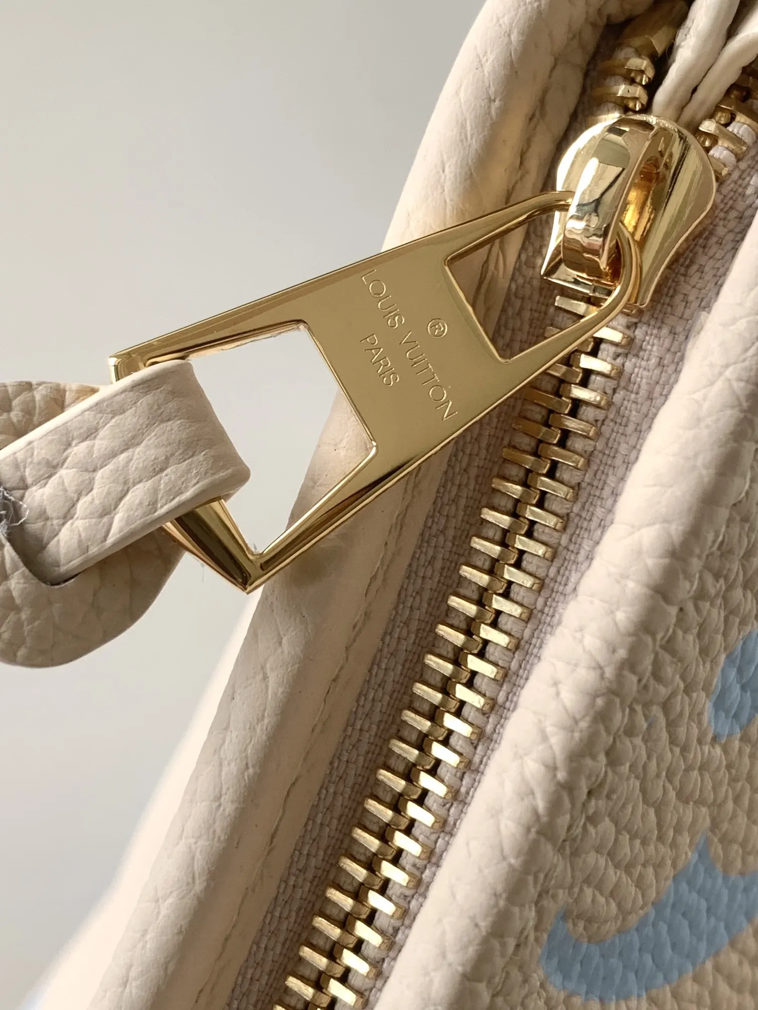LV white and blue color scheme clutch bag Image 6 LV white and blue color scheme clutch bag Image 6