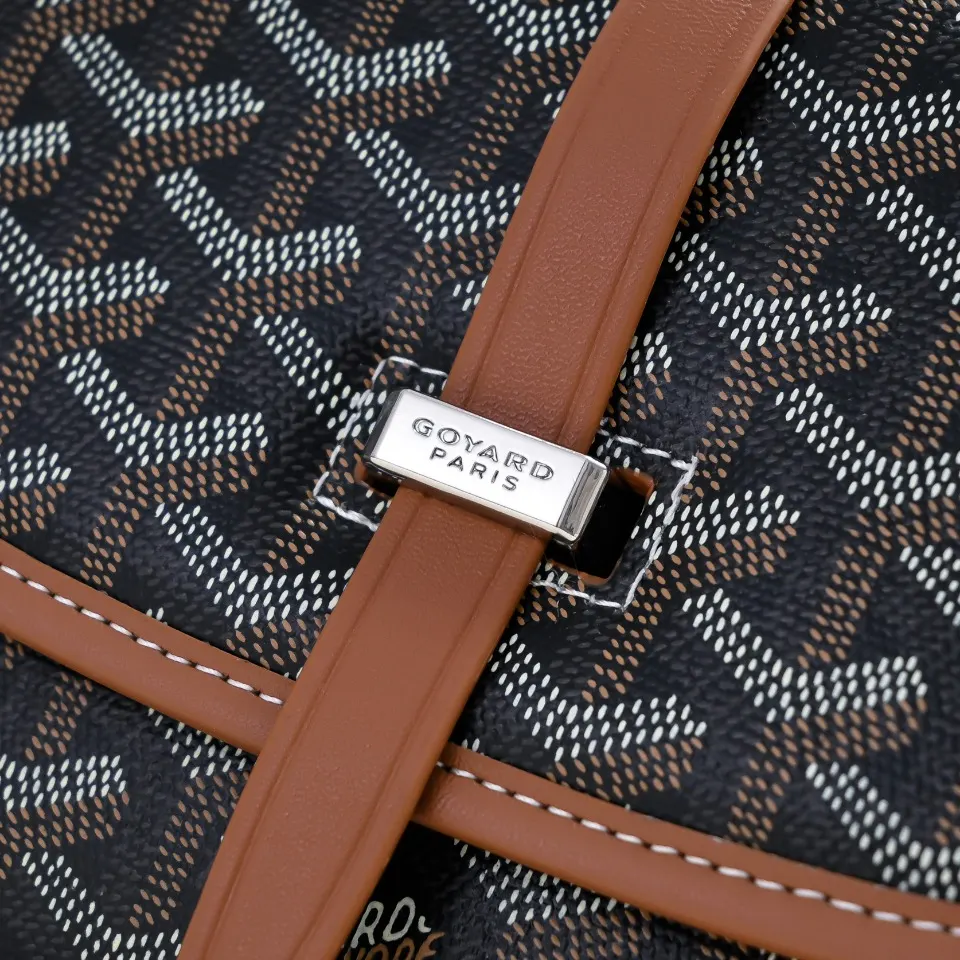 Goyard 棕色 皮質镶边以线条的方式凸显出包身轮廓 翻盖的皮質内衬亦 收納包 旅行收納款