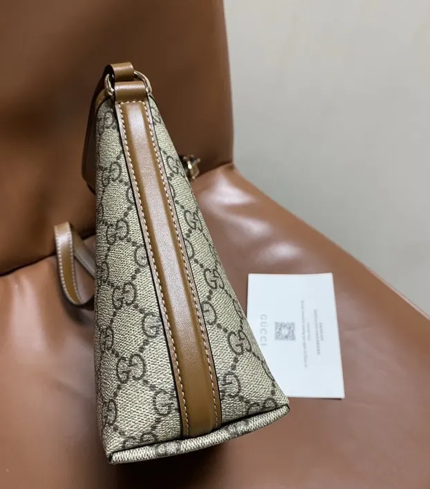 Gucci GG Emblem 水桶包 休閒水桶款