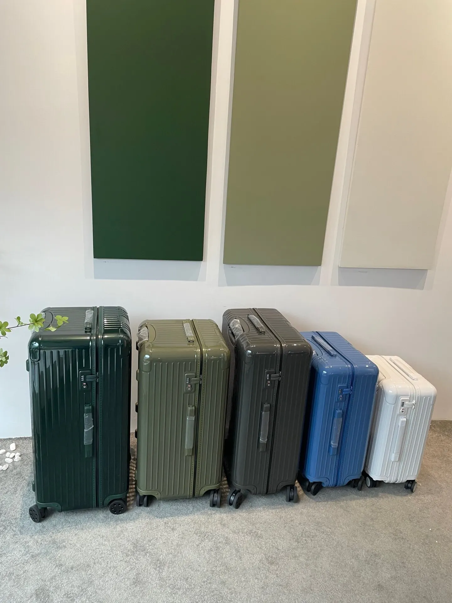 黑色 白色 Rimowa日默瓦旅行箱 拉杆箱 RIMOWA 日默 行李箱 旅行拉杆款 輕便出行款