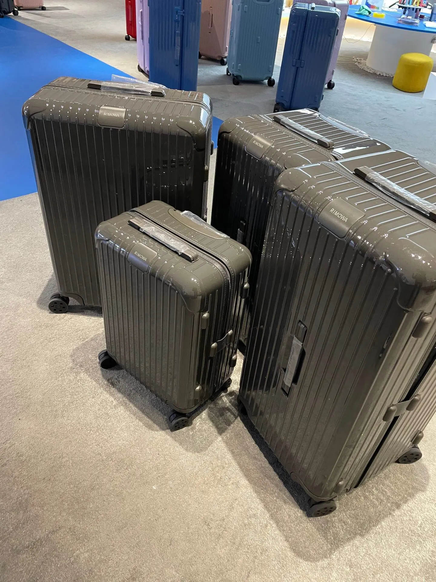 黑色 白色 Rimowa日默瓦旅行箱 拉杆箱 RIMOWA 日默 行李箱 旅行拉杆款 輕便出行款