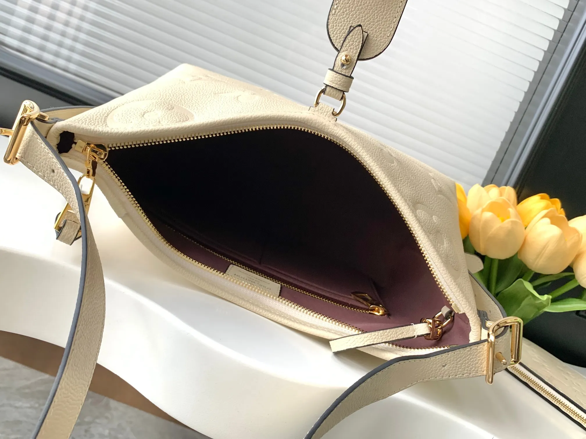 CarryAll 米白 Mo手拿包 精致手拿款(數字9) CarryAll 米白 Mo手拿包 精致手拿款(數字9)