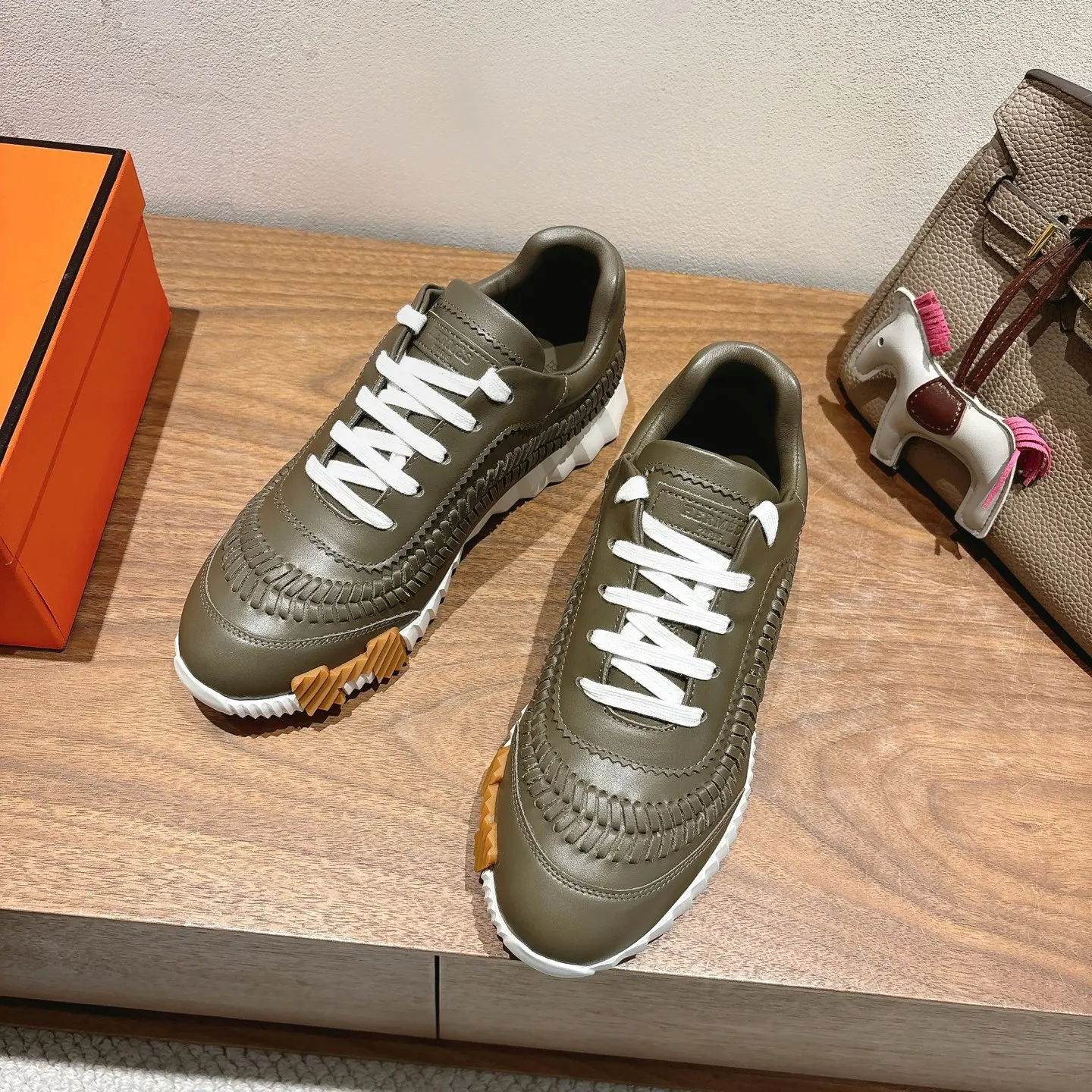 Hermès SS 运动鞋(數字2) Hermès SS 运动鞋(數字2)