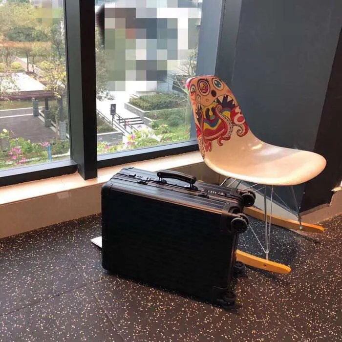 黑色 銀色 出品 行李箱 旅行拉杆款 輕便出行款(數字9) 黑色 銀色 出品 行李箱 旅行拉杆款 輕便出行款(數字9)