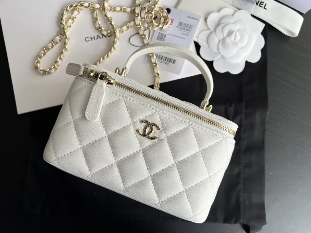CHANEL 19 Bag 白色羊皮菱格链条包 礼盒款