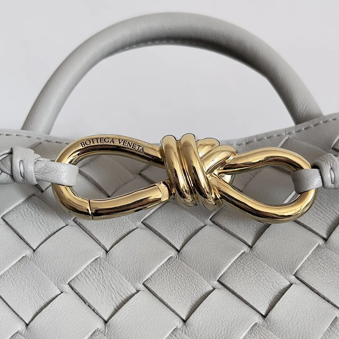Bottega Veneta Andiamo 白色 编织手提包 精选款
