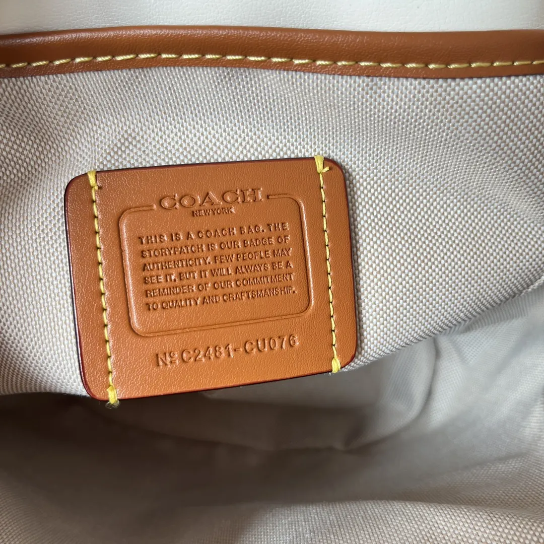 Coach 羊皮 雙肩包 实用雙肩款(數字9) Coach 羊皮 雙肩包 实用雙肩款(數字9)