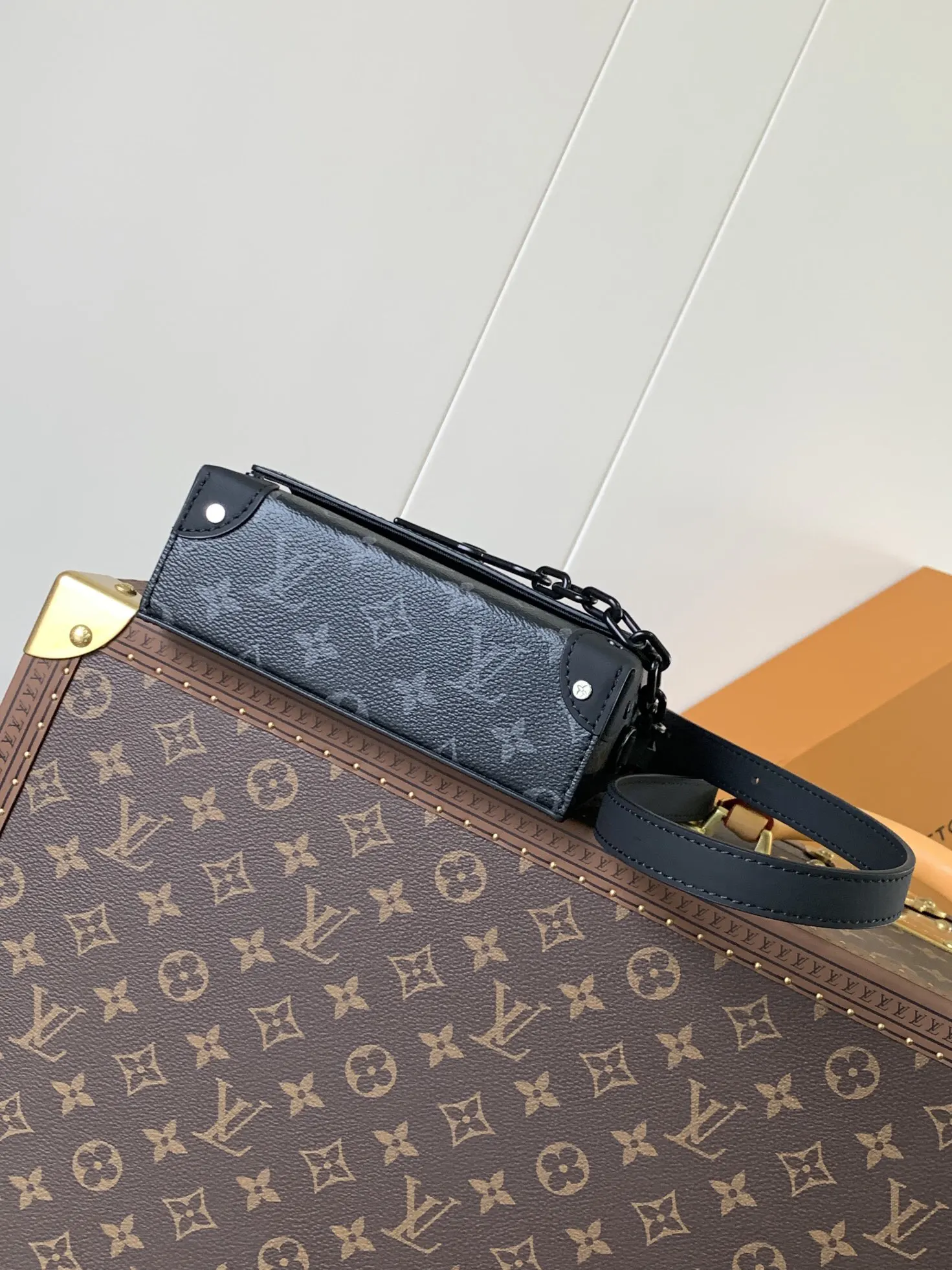 Louis Vuitton Chain Bag Leather