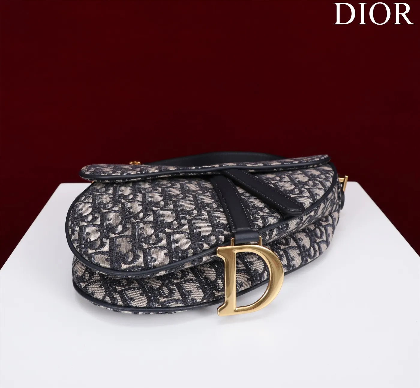 Dior Saddle 单肩包