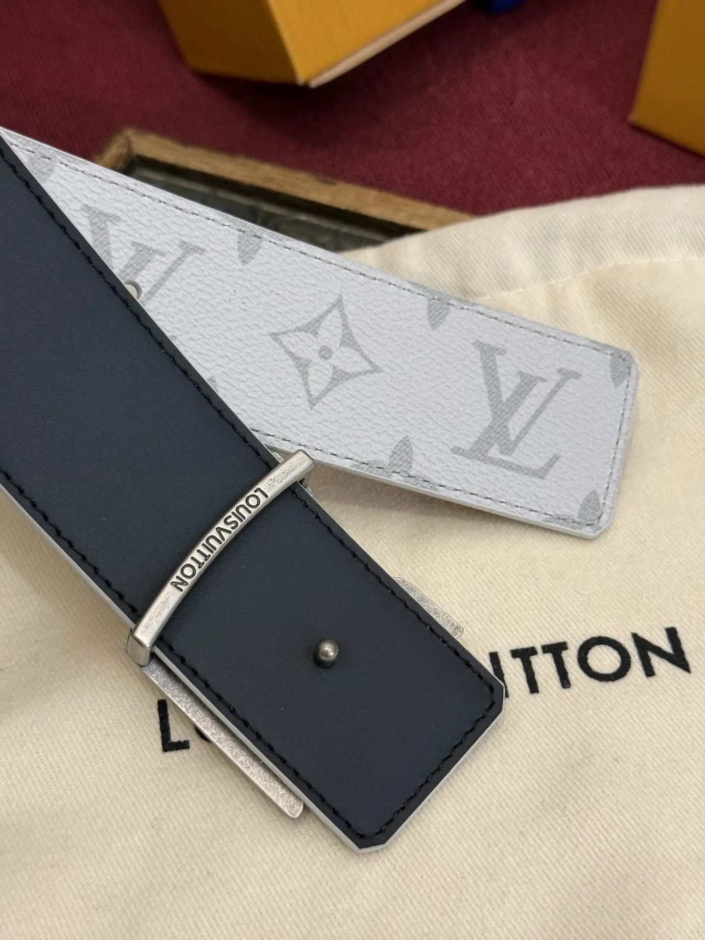 LV 綠色 雙面腰帶 商務休閒款(數字4) LV 綠色 雙面腰帶 商務休閒款(數字4)
