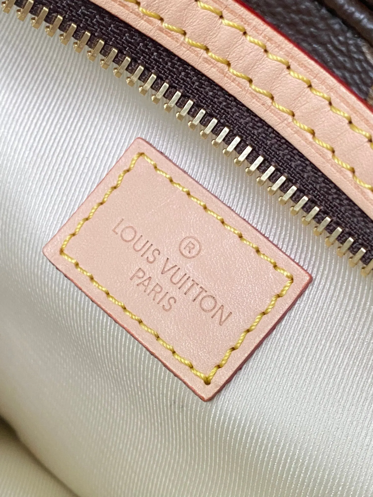 LV M46784 牛皮 包袋 精选款