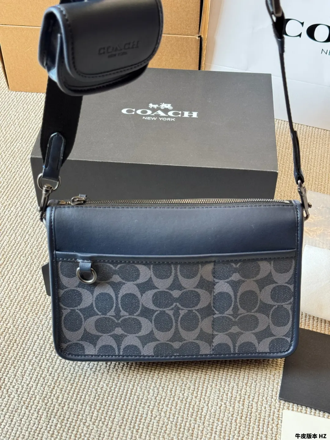 Crossbody Bag Lightweight Classic Leather