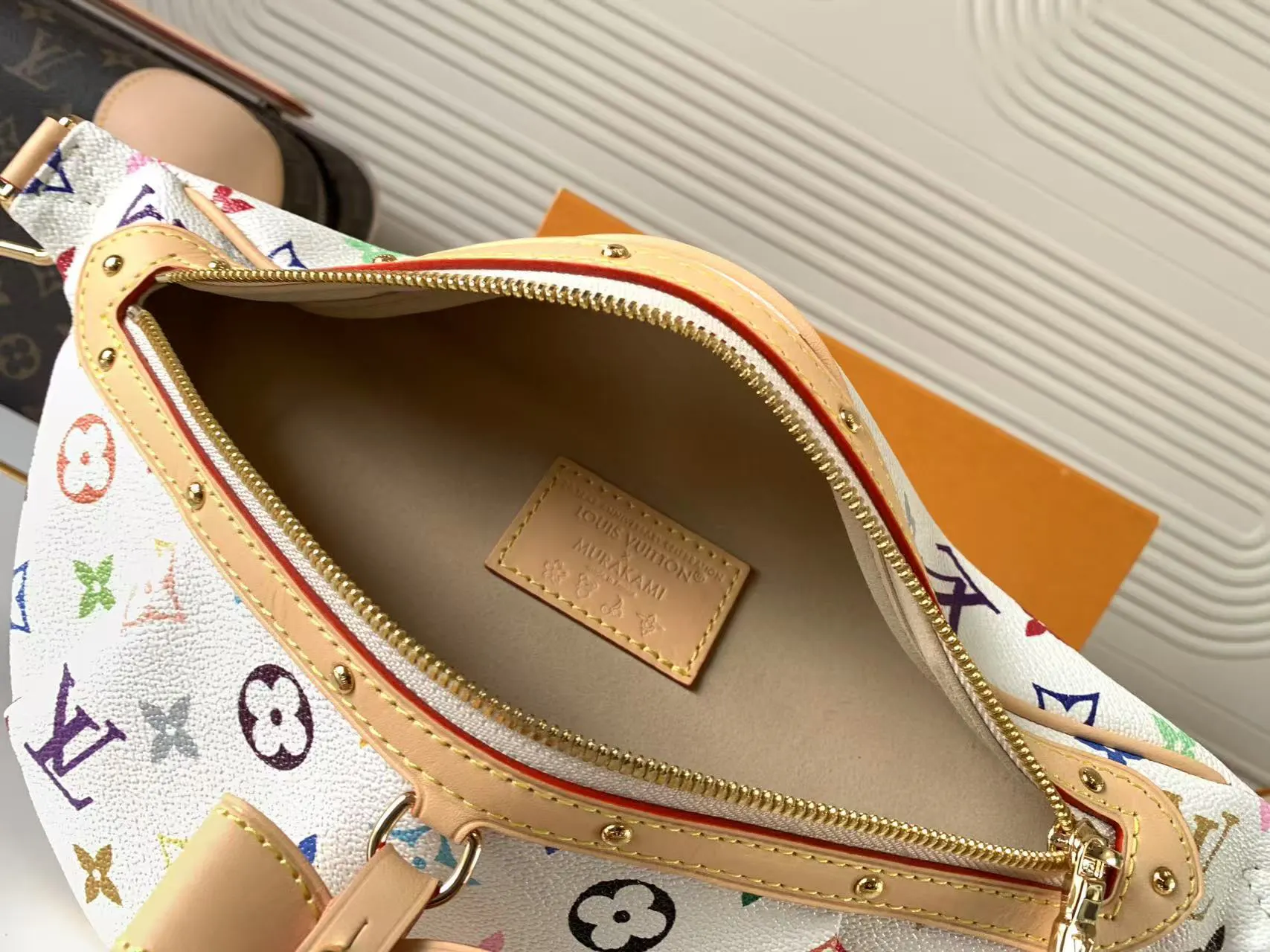 LV 牛皮 收纳包 旅行收纳款