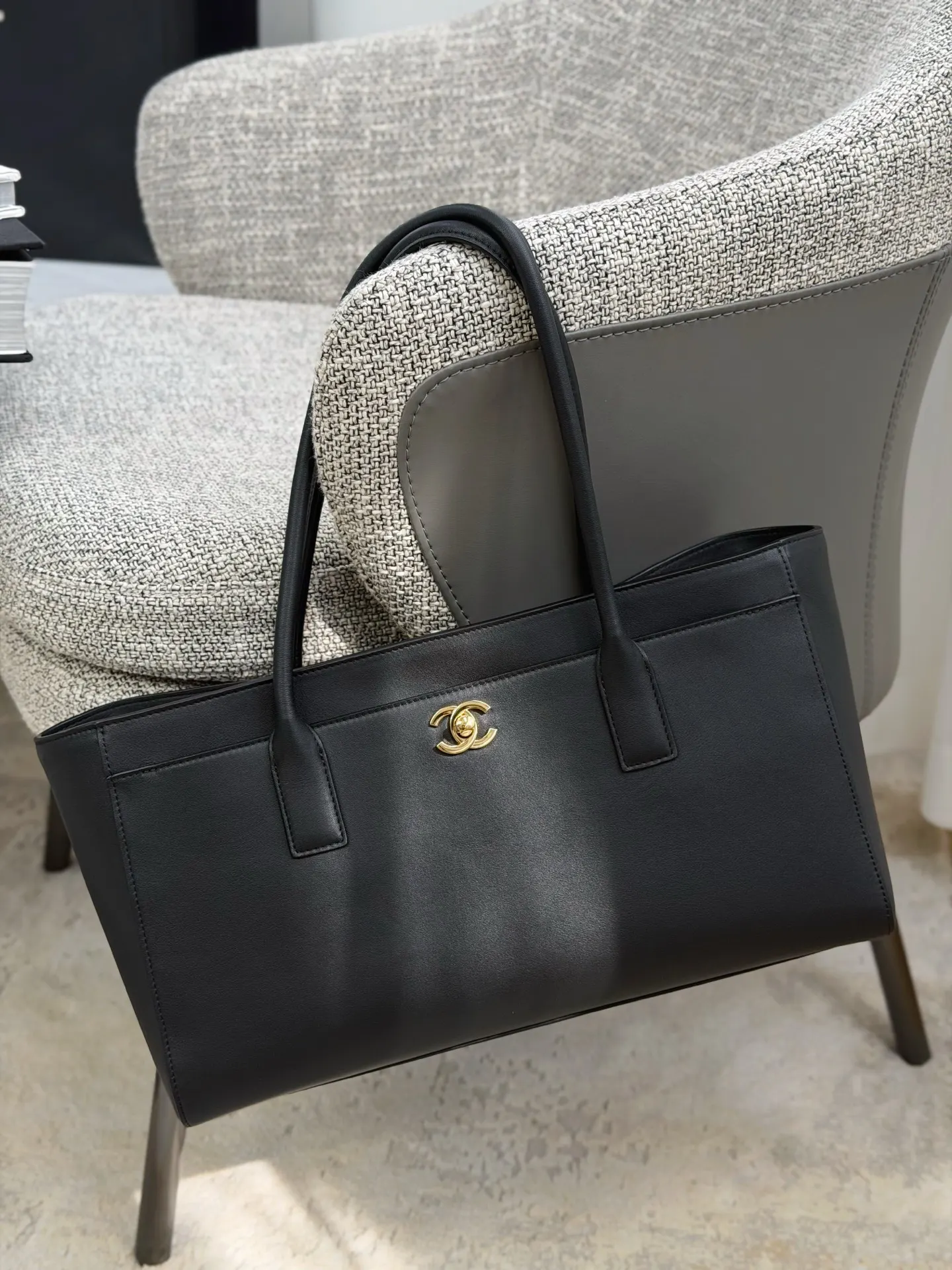 CHANEL 白色牛皮Hobo腋下包 金链款 经典款