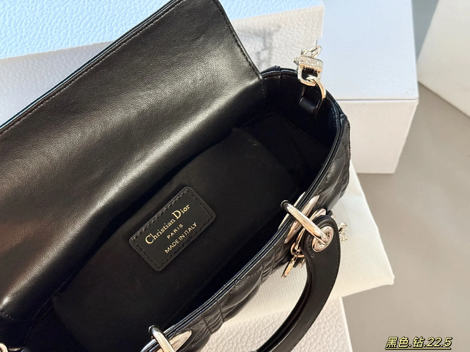 Dior 盒 水钻 横版 戴妃 包包 單肩包 日常單肩背款(數字9) Dior 盒 水钻 横版 戴妃 包包 單肩包 日常單肩背款(數字9)