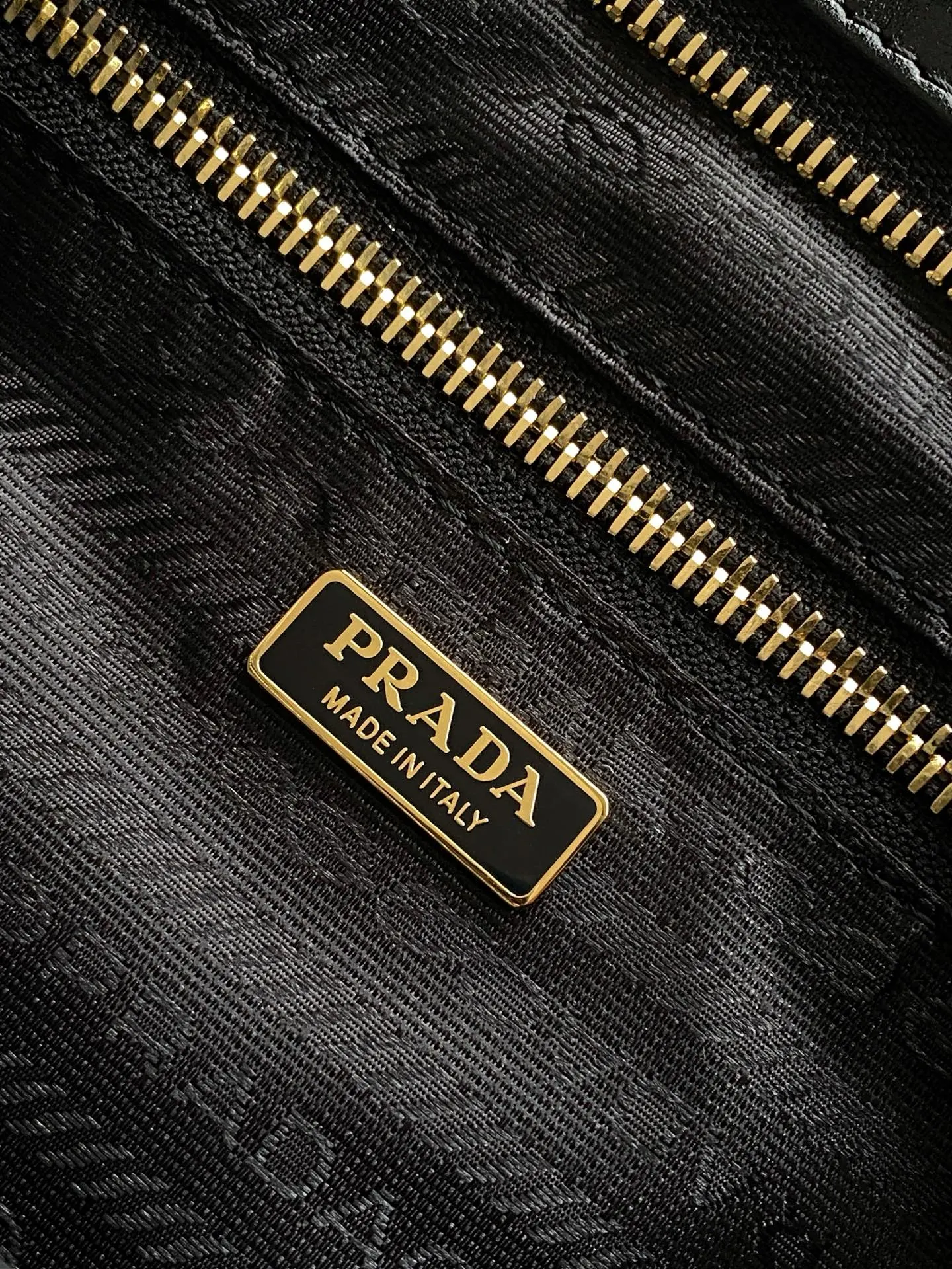 Prada 1BA426 斜挎包