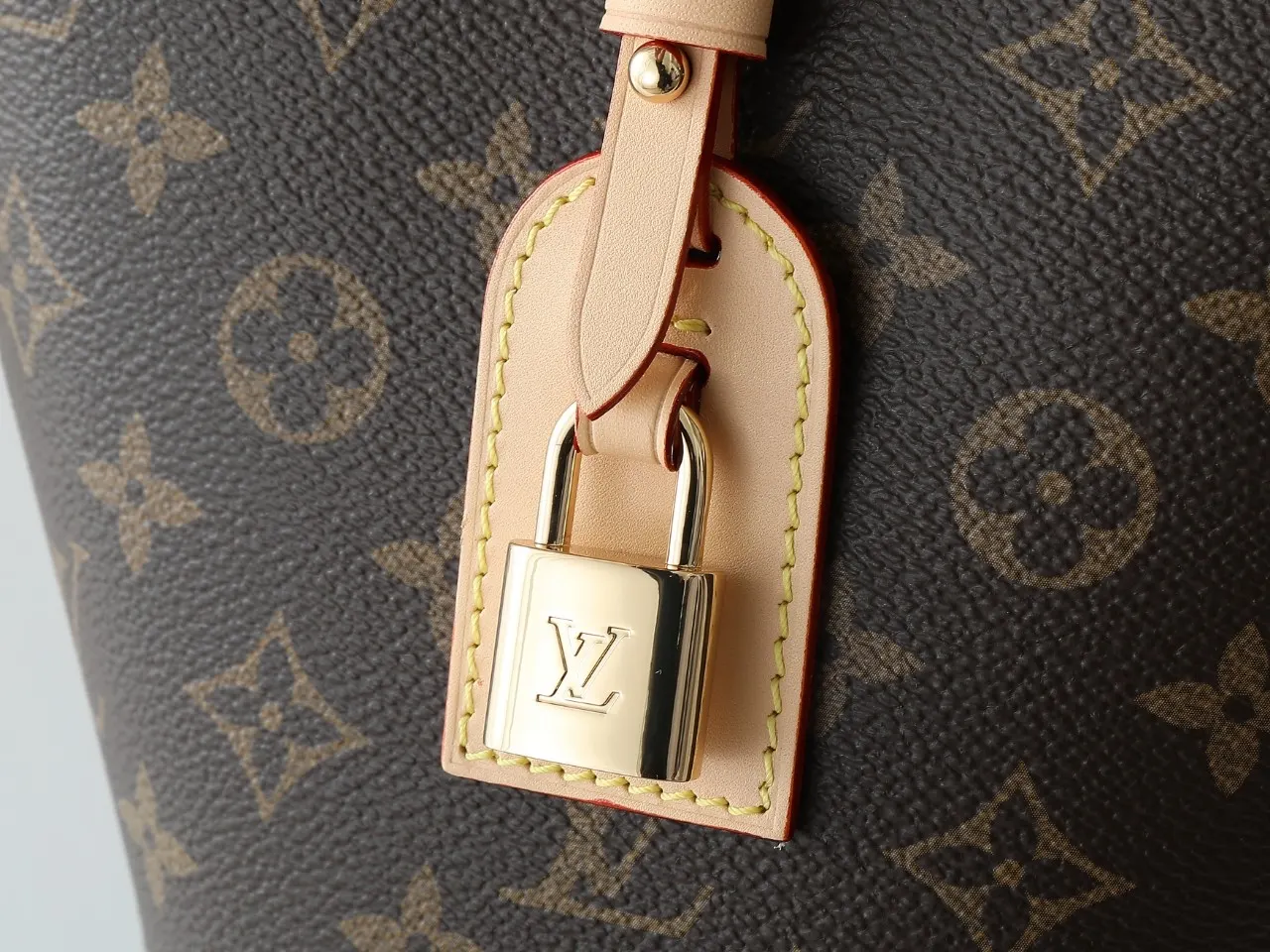 LV 牛皮 变码 Nicolas Ghesq 水桶包 休闲水桶款