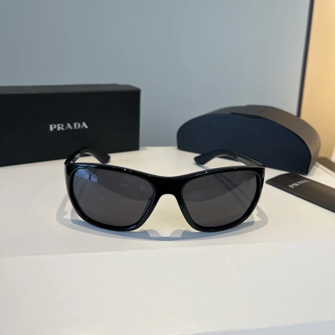 PRADA 太阳眼镜 时尚遮阳款