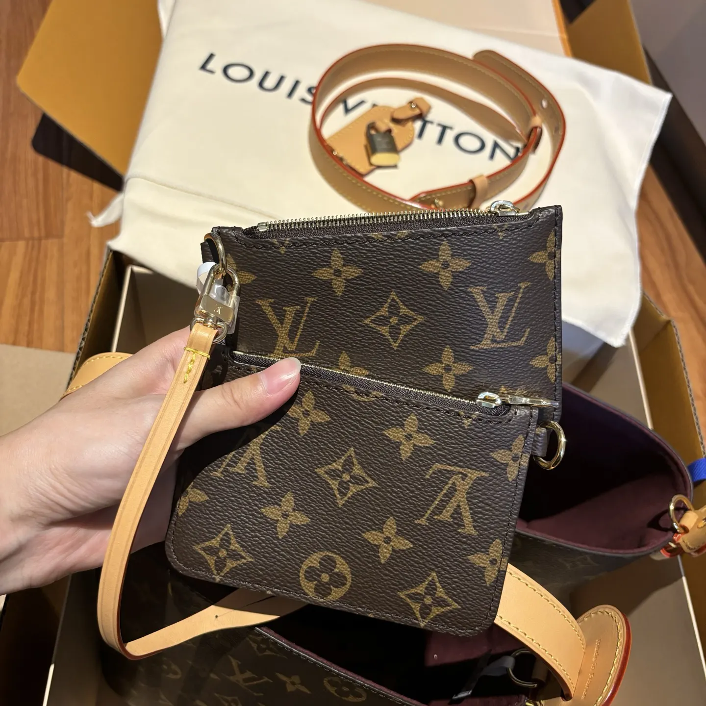 我们的渠道级货品 我 水桶包 休闲水桶款