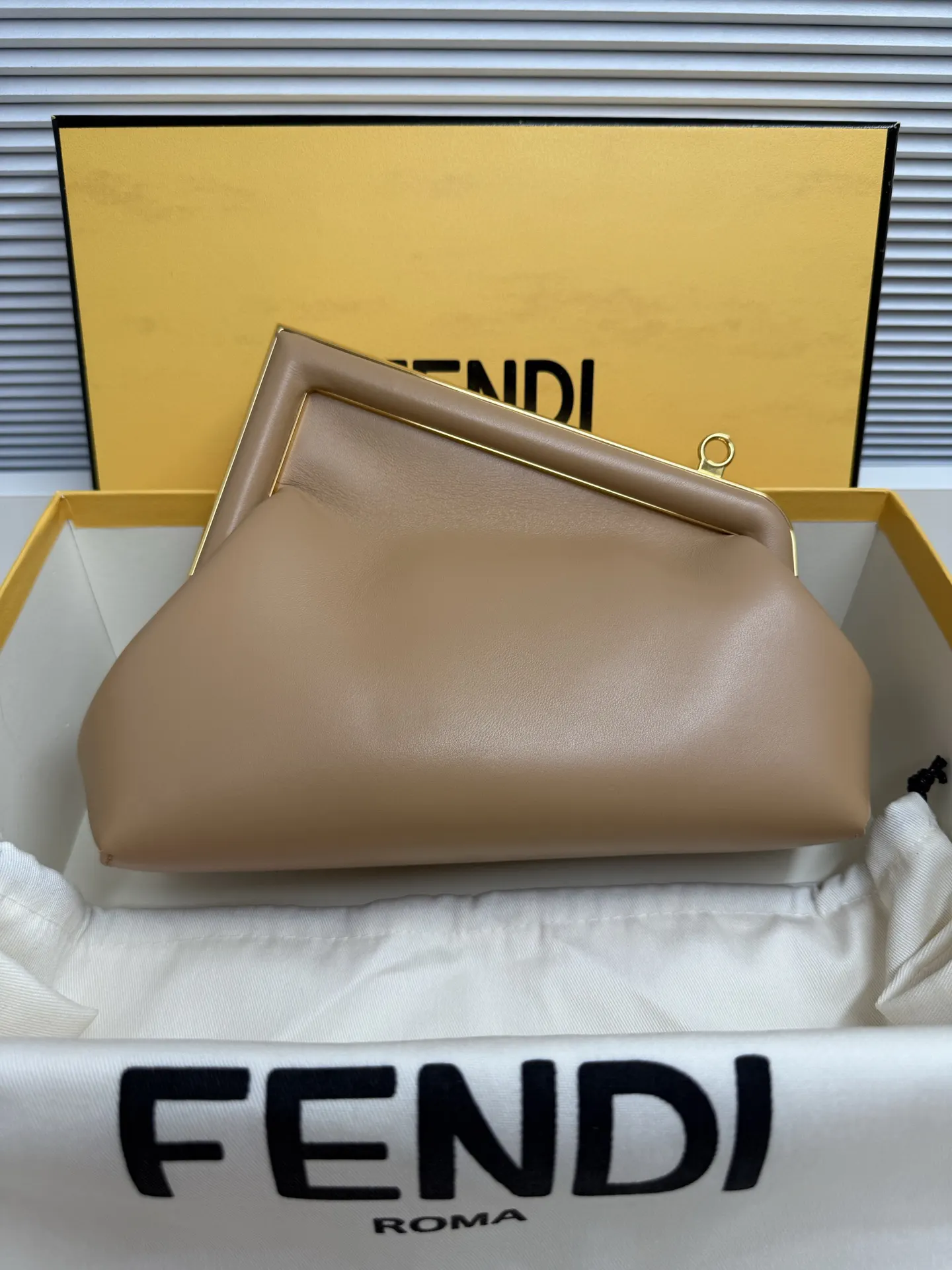 Fendi 粉色 金色 羊皮 手拿包 精致手拿款