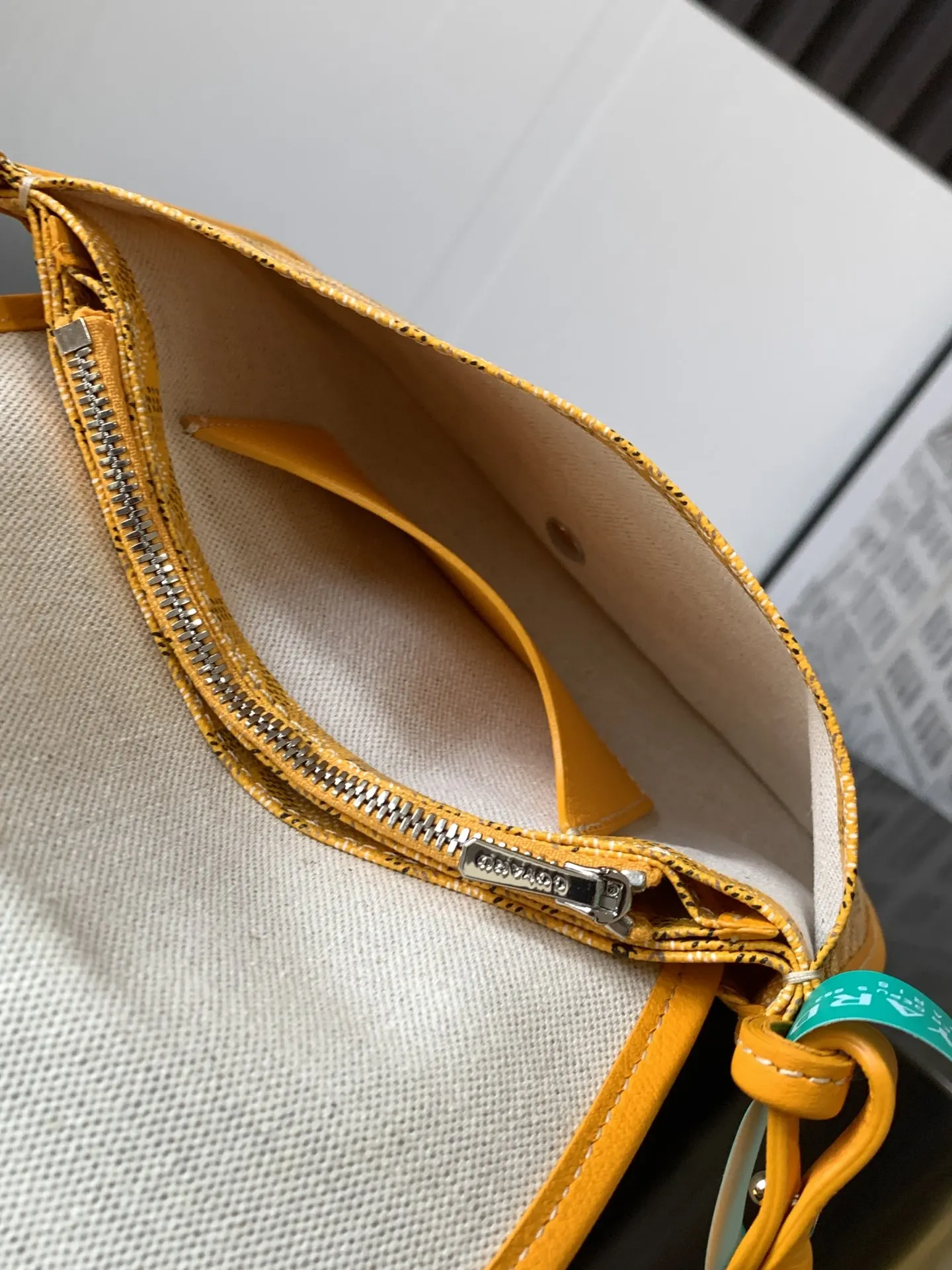Goyard 黃色 PLUMET 手拿包的灵 精致手拿款(數字9) Goyard 黃色 PLUMET 手拿包的灵 精致手拿款(數字9)