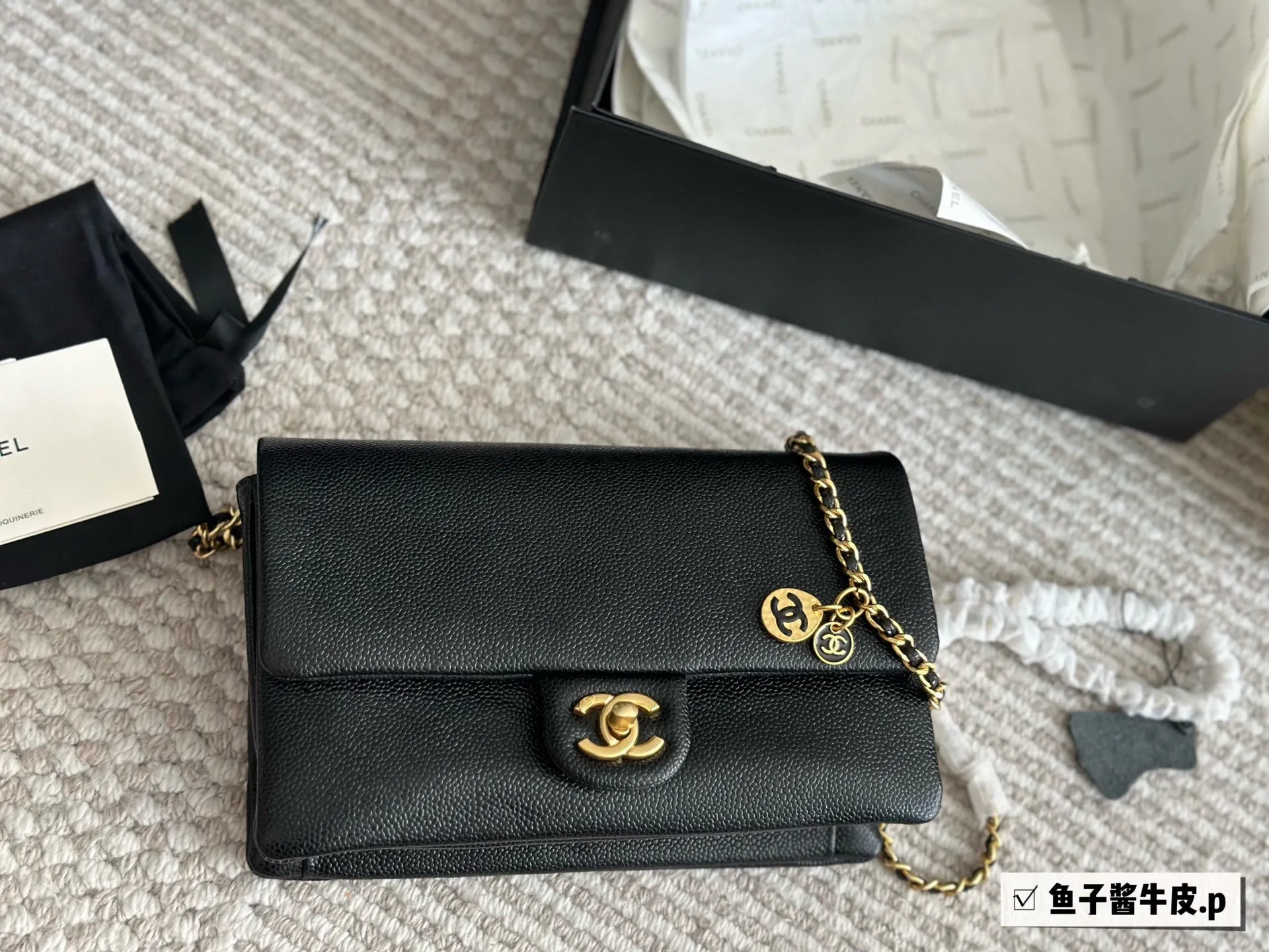 CHANEL 黑色 牛皮 斜背包 輕便斜挎款