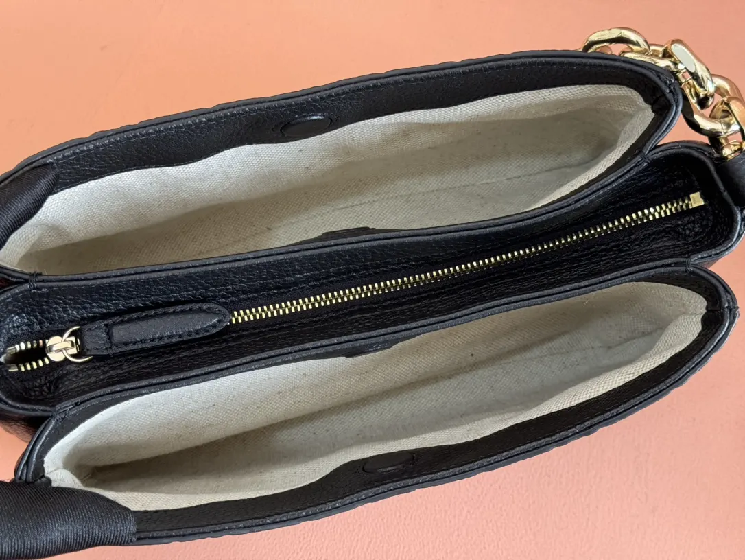 Gucci GG Emblem 黑色 棕色 荔枝纹 斜背包 輕便斜挎款