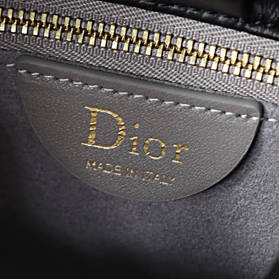 Dior 黑色 羊皮 可拆卸鏈條以蝴蝶结 点缀更显致 可手提或斜挎 Siz 鏈條包 精致鏈條款