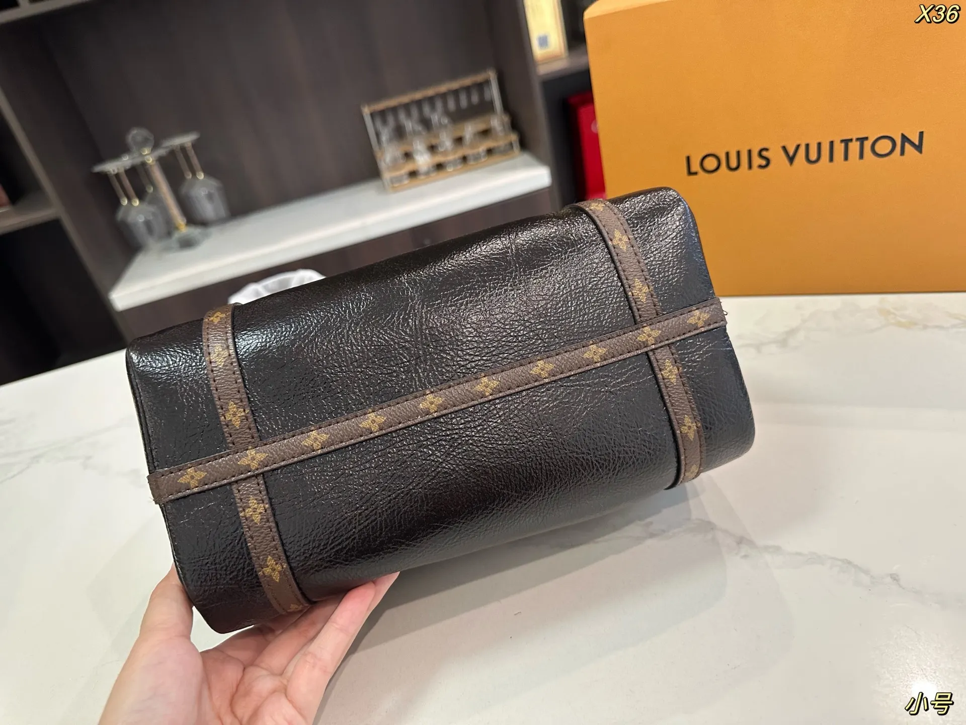 LV 斜挎包 轻便斜挎款
