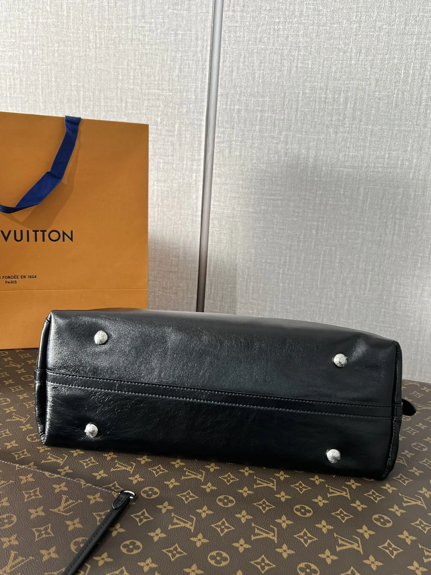CarryAll 羊皮 中号羊皮 Dark中号 水桶包 休閒水桶款