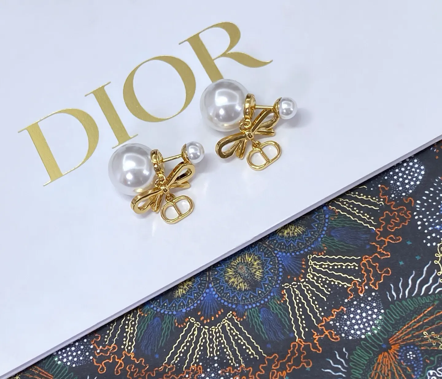 Dior CD珍珠吊坠耳环 金色精致