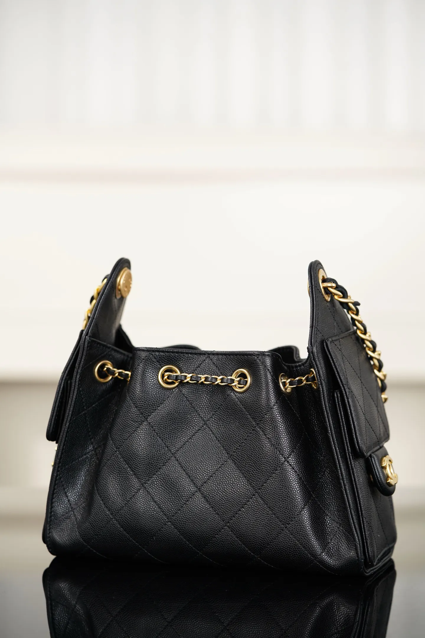 肩带完全不卡足够长 鱼子酱的质感很细腻 腋下包 复古腋下背款