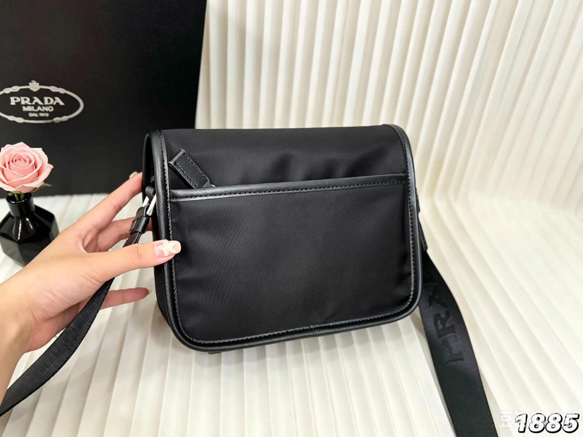 PRADA 邮差包 通勤百搭款
