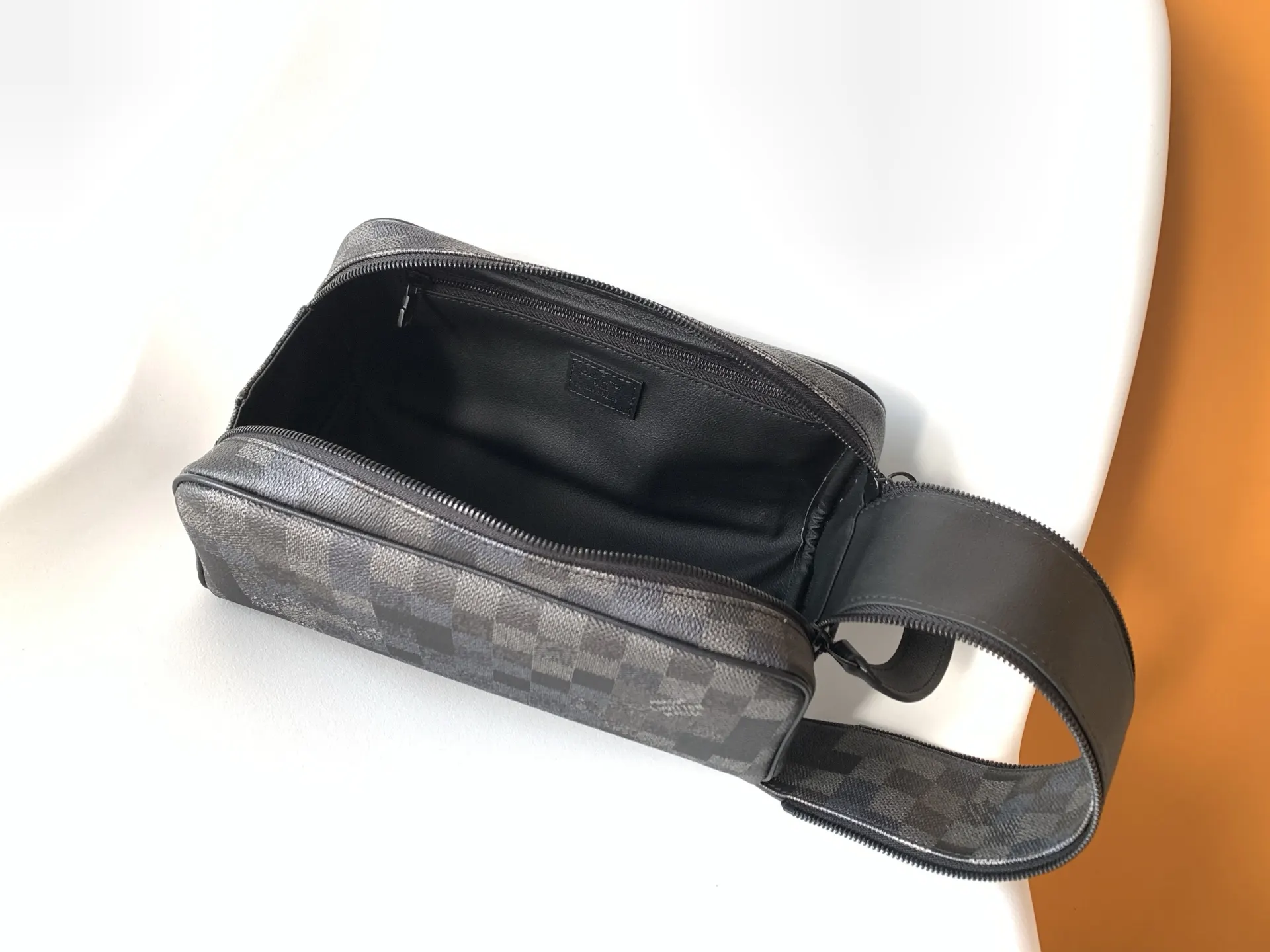 LV 黑色 灰色 帆布 化妆包 便携收纳款