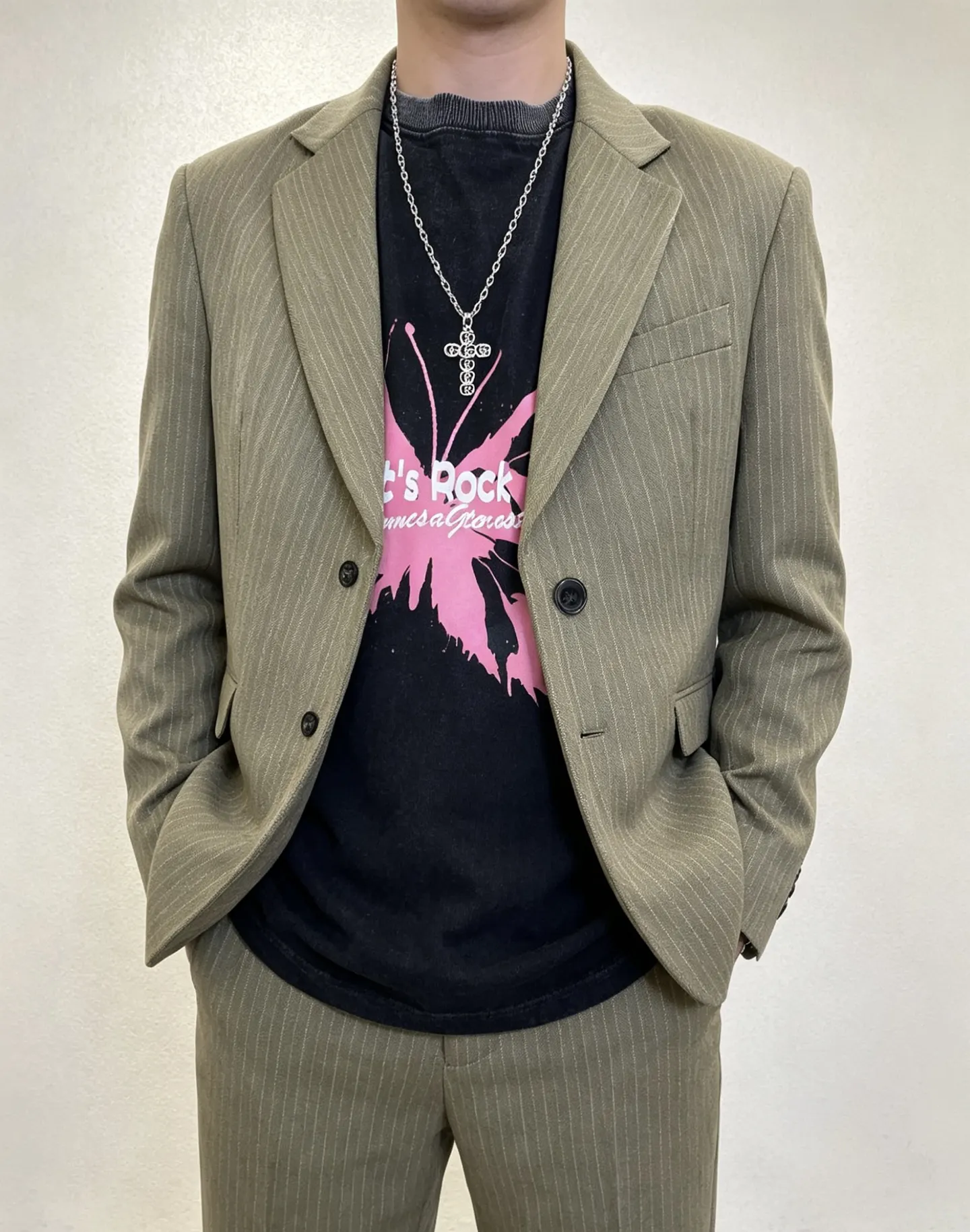Gucci Chain Bag Shoulder and Crossbody Wear Image 3 Gucci Chain Bag Shoulder and Crossbody Wear Image 3