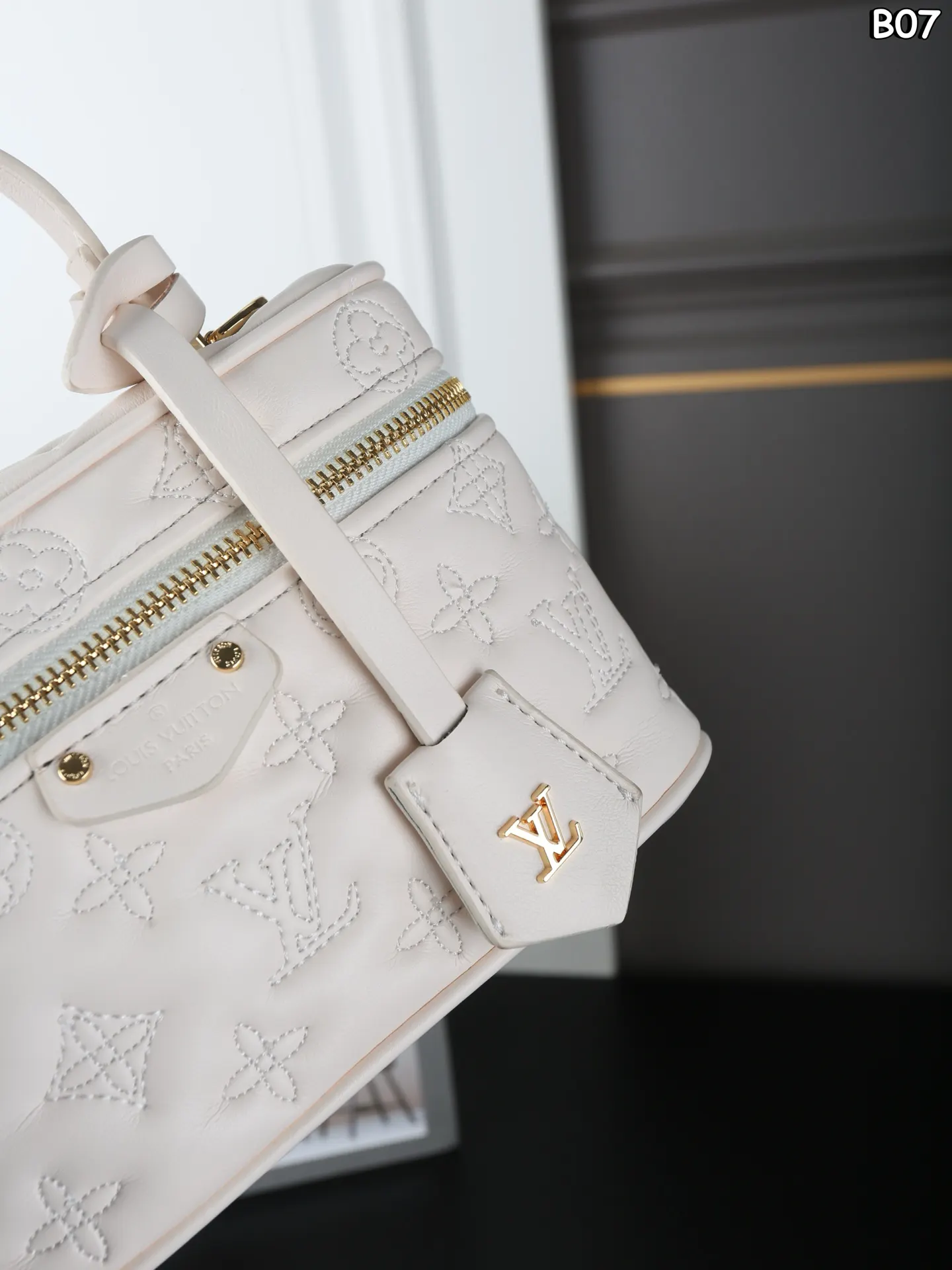 LV 皮革 Vanity 刺绣 包 盒 梳妆包单肩斜挎 饭盒包 链条包 精致链条款