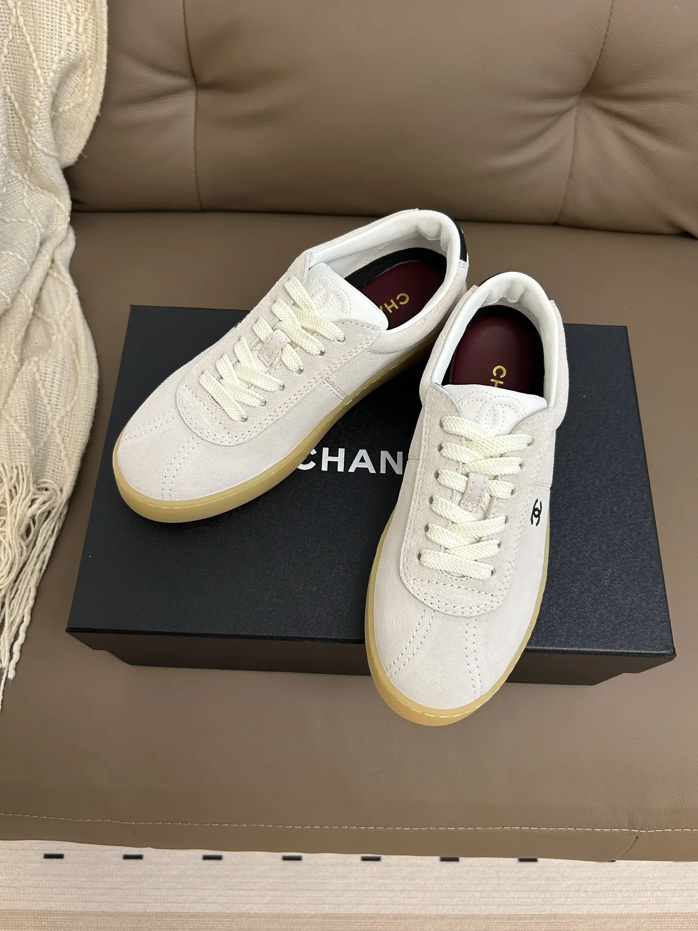Chanel 白色羊皮休閒鞋 双C低幫