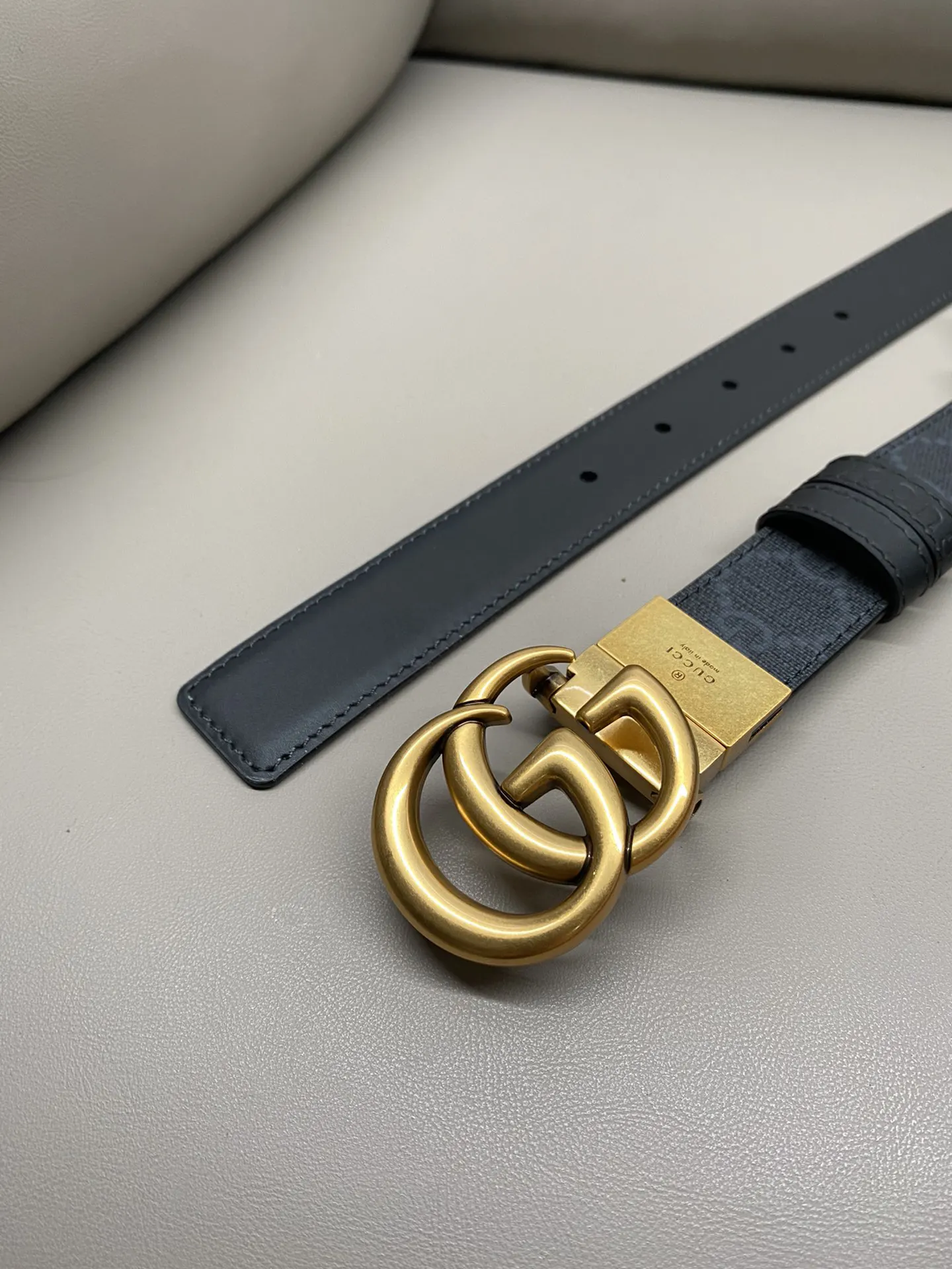 Gucci Marmont 双G扣牛皮双面腰带