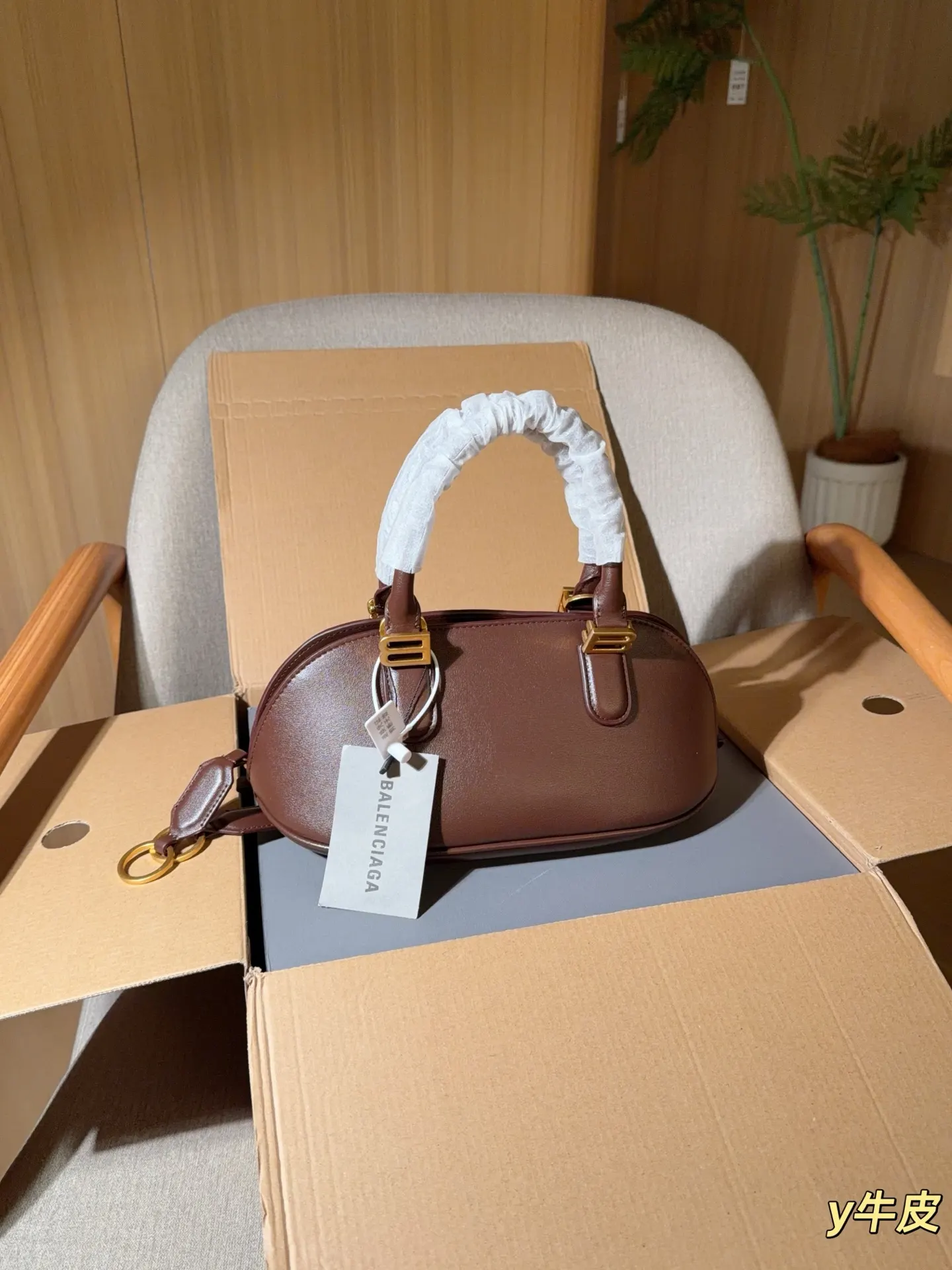 Balenciaga 牛皮 斜挎包 日常搭配