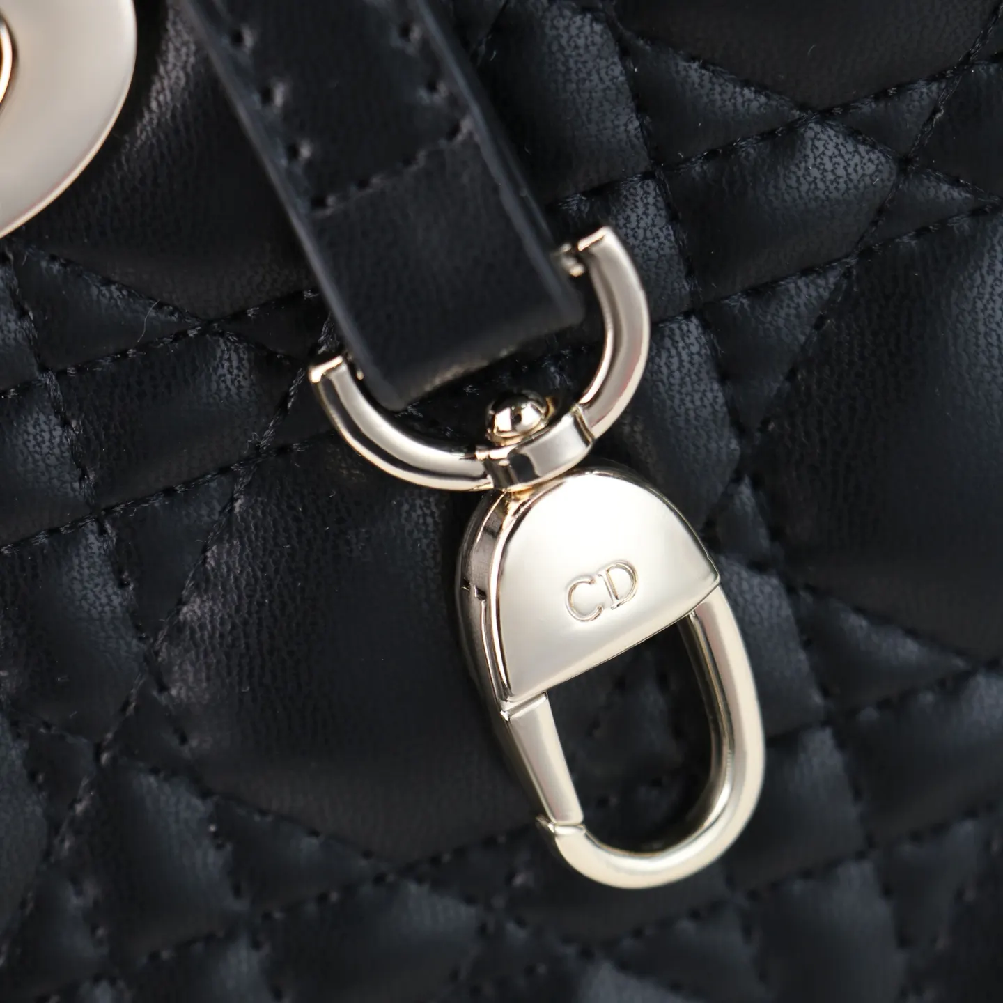 Dior Lady Dior Lady 黑色藤格纹手提斜挎包 金扣