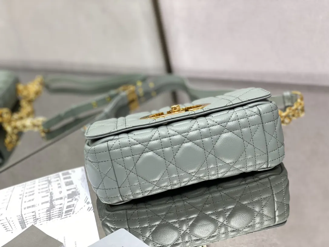 Dior Caro 浅蓝小牛皮链条包 金扣斜挎