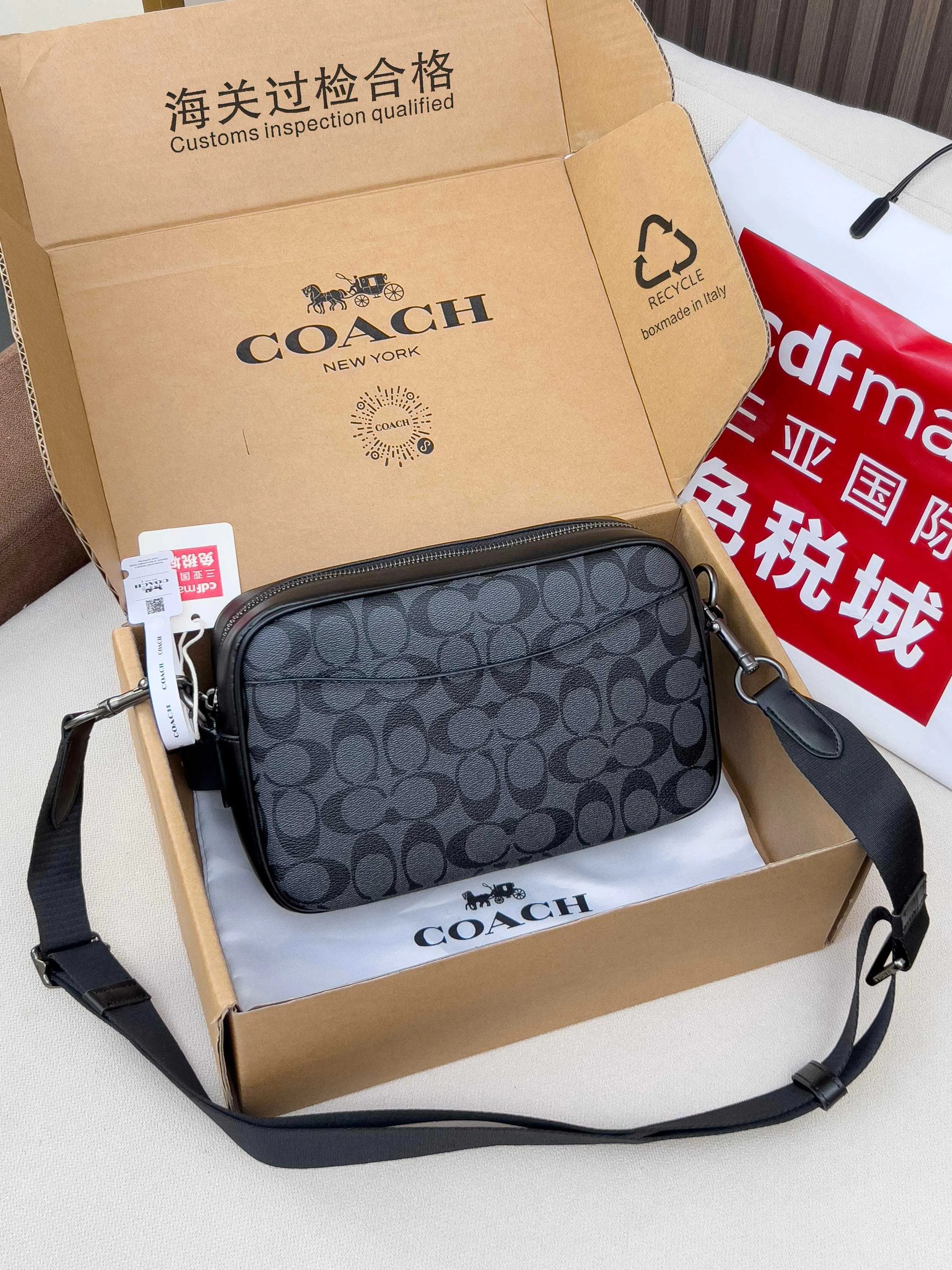 Coach 老花 图片 经典老花男士相机包 eli 斜挎包 轻便斜挎款