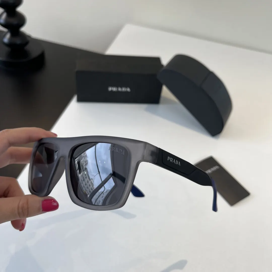 PRADA 太阳眼镜 时尚遮阳款