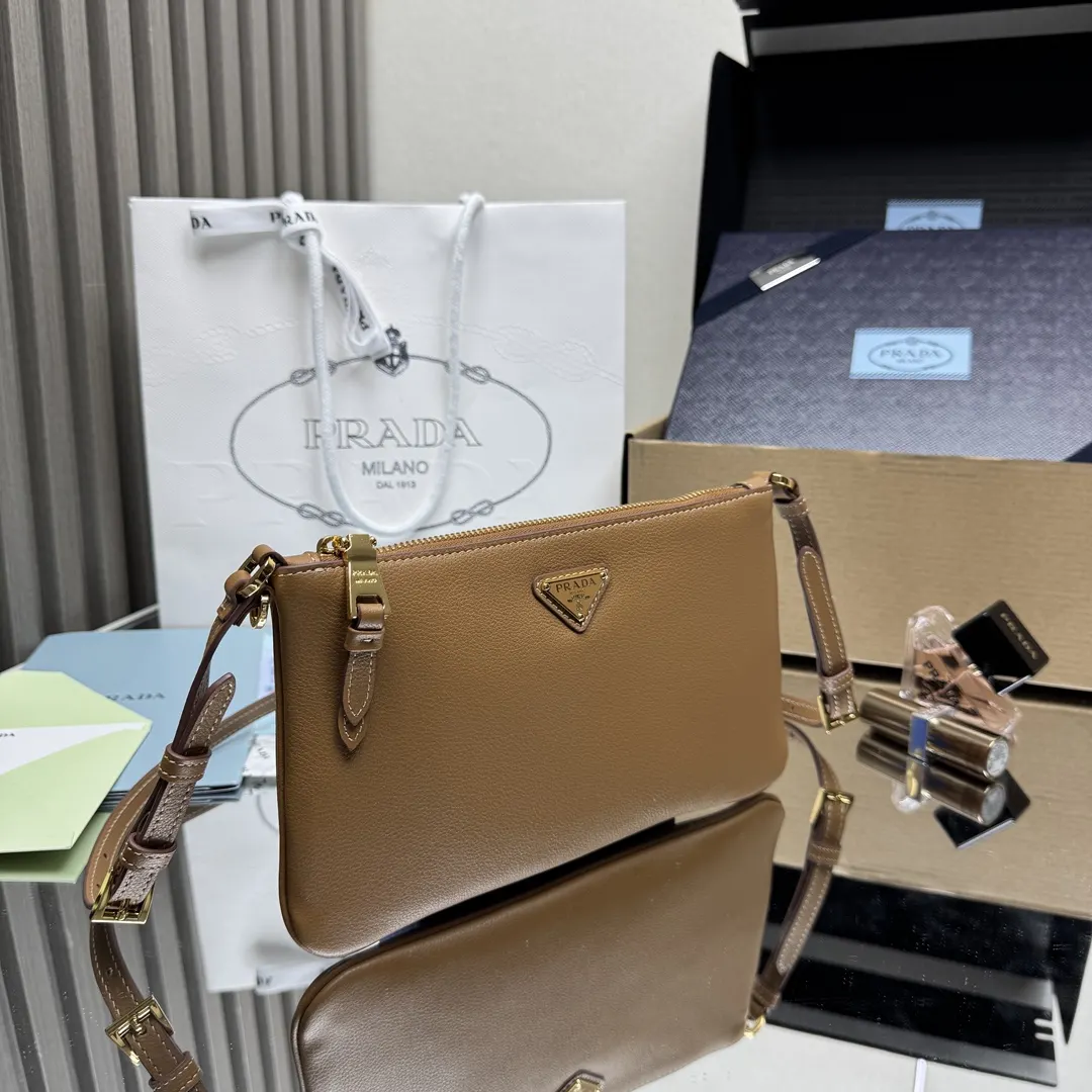 PRADA 牛皮 三角标 腋下包 日常通勤款